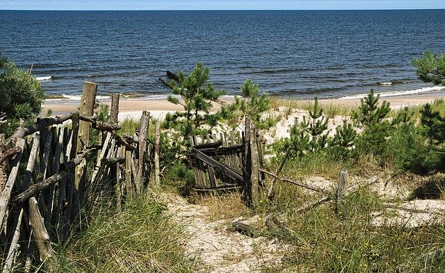 Brzeg nad morzem Bałtyckim